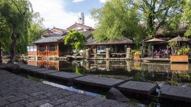 杜月笙幼子杜维嵩:理发时钱包被偷走,一气之下吞药自杀